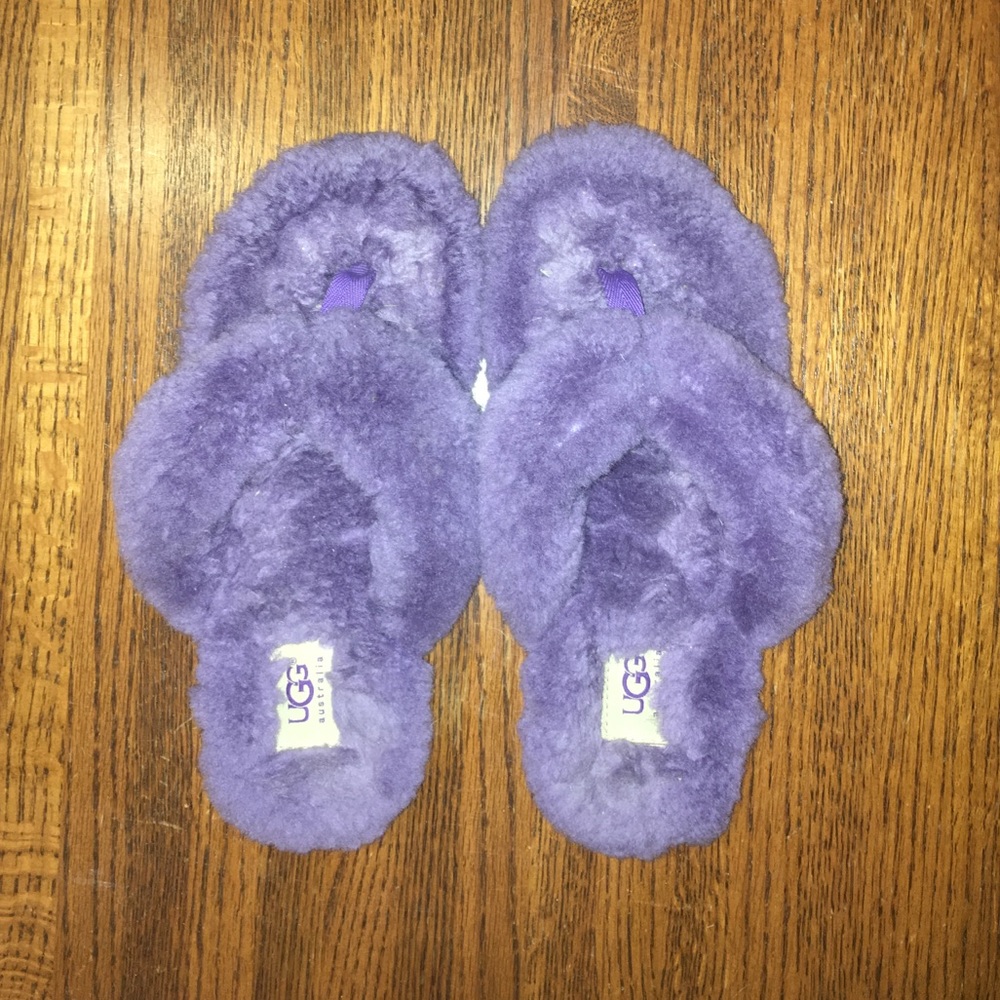 Ugg - women’s fuzzy slippers